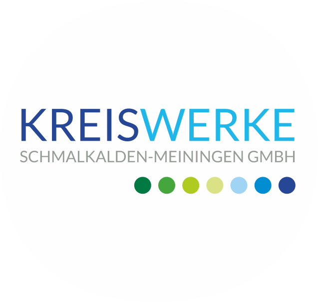 KWSM-Logo-auf-Hintergrund Kreiswerke Schmalkalenden setzen Reinbert Chatbot ein